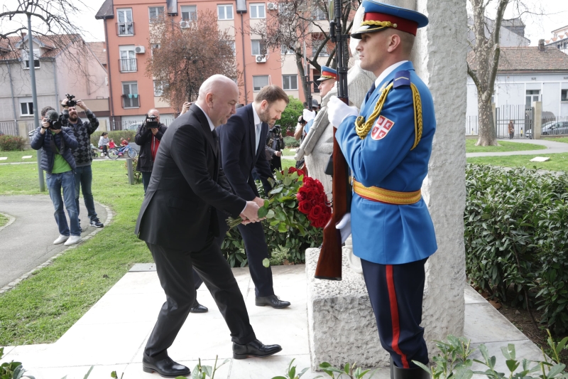 Popović i Oreškin odali počast postradalima u borbi za oslobođenje Beograda