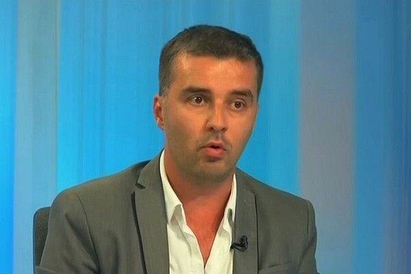 Savo Manojlović PRIVEDEN na Starom savskom mostu