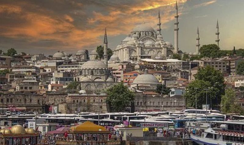 SRUŠILA SE trospratna zgrada u Istanbulu
