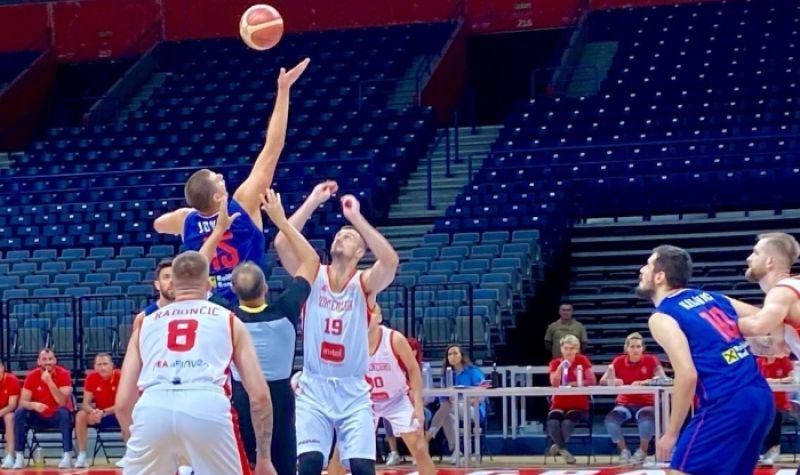 Košarkaši Srbije BOLJI od crnogorskih reprezentativaca