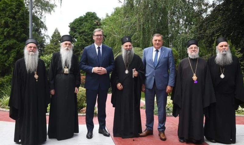 Predsednik Vučić sa patrijarhom Porfirijem i Dodikom razgovarao o situaciji na KiM i drugim važnim temama
