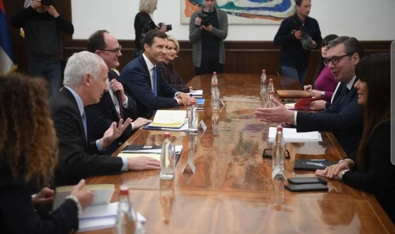 Predsednik Vučić se sastao sa delegacijom Atlantskog saveta: "Srbija je posvećena razvoju"