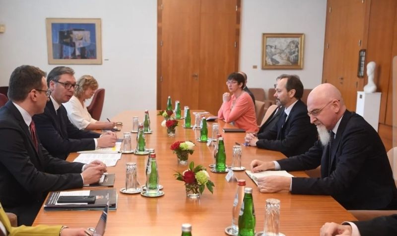 Vučić se sastao sa šefom delegacije EU Emanuelom Žiofreom i ambasadorima Nemačke, Francuske i Italije