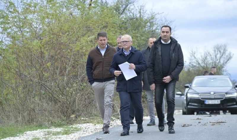 Ministar Vesić obišao završne radove na deonici puta Vladičin Han-Surdulica