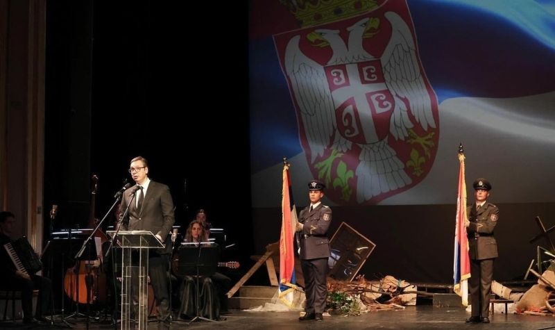 Predsednik Vučić „Naši junaci nisu uzalud pali! Mali smo, ali čvrsti da NIKADA NE POPUSTIMO"