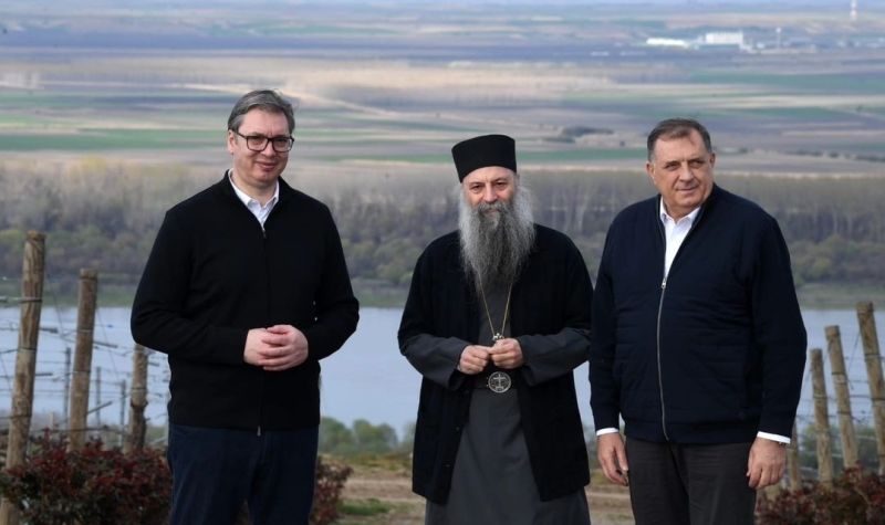 Predsednik Vučić se sastao sa patrijarhom Porfirijem i Dodikom