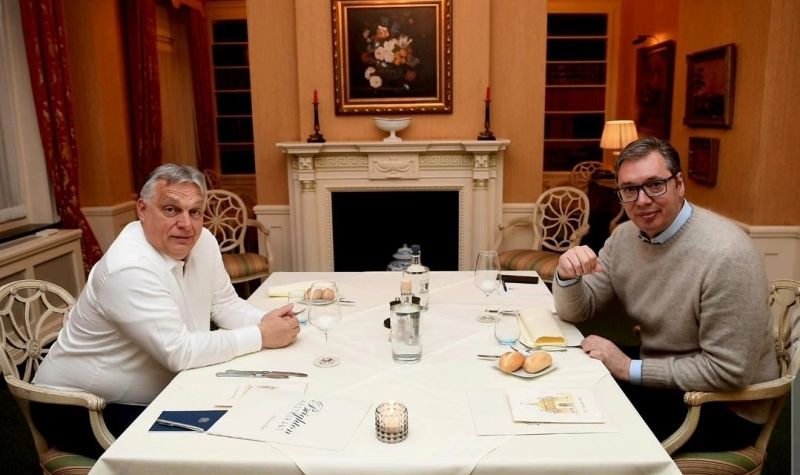Predsednik Vučić se sastao sa Orbanom u Briselu