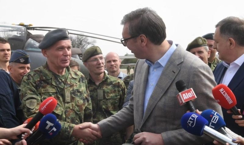 Predsednik Vučić obišao aerodrom u Batajnici
