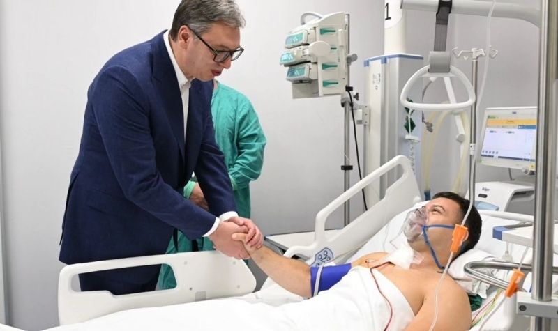 Predsednik Vučić obišao ranjenog pripadnika Žandarmerije