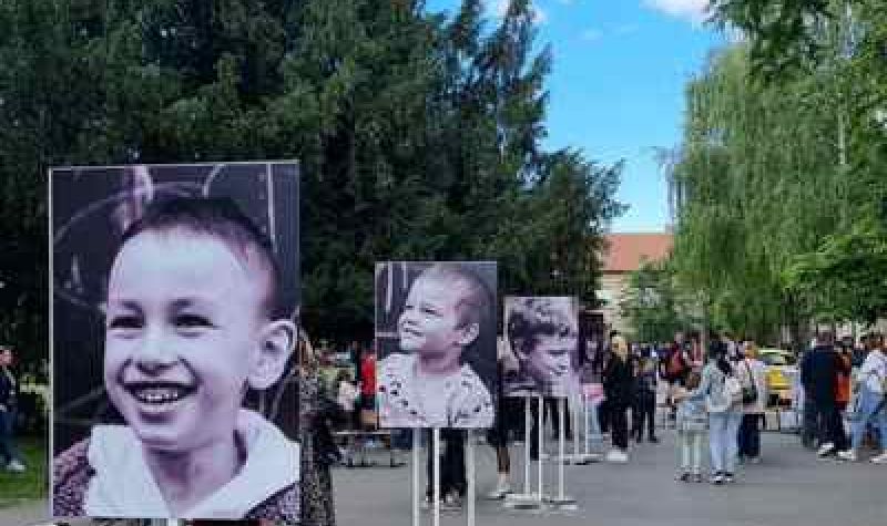 U Zemunu održana izložba „Pogledi”