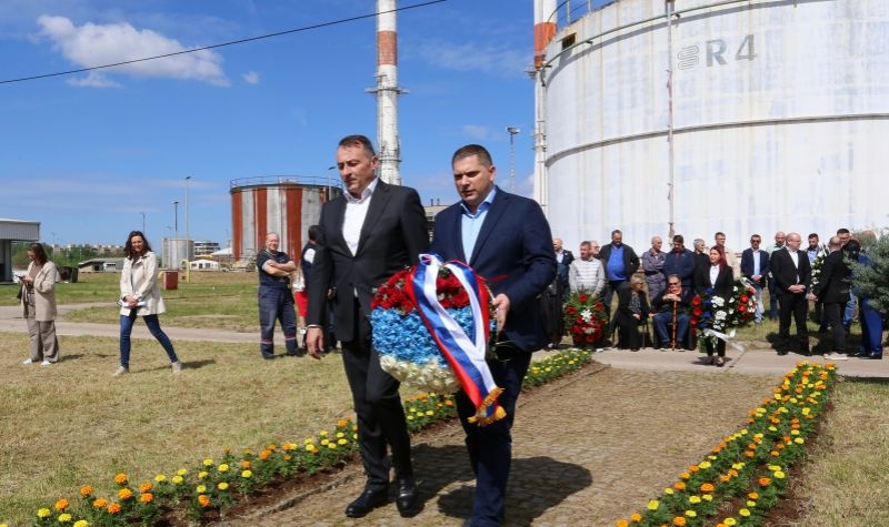 Nikodijević odao počast radniku „Beogradskih elektrana” koji je poginuo u NATO bombardovanju