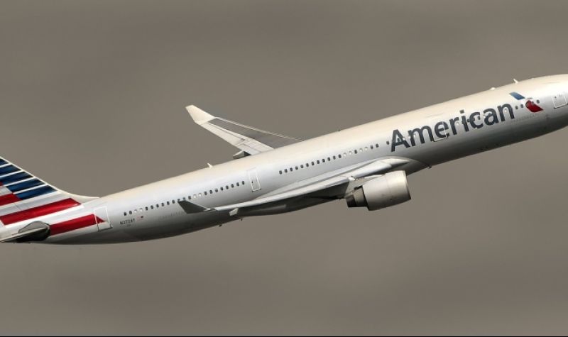Boing 777 kompanije "Amerikan erlajns" prinudno sleteo u Los Anđeles
