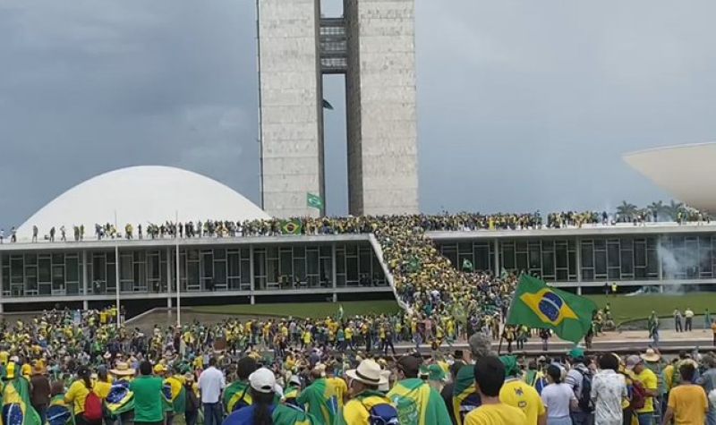Hiljade Bolsonarovih pristalica u Brazilu UPALE U PREDSEDNIČKU PALATU, KONGRES i VLADU