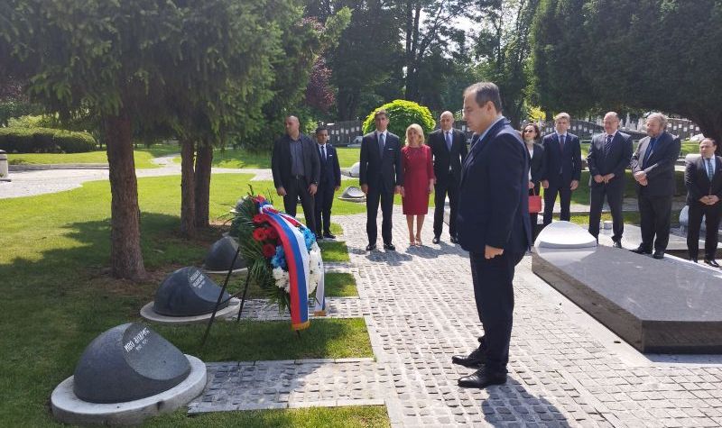 Polaganjem venca na grob Ive Andrića obeležen Dan srpske diplomatije