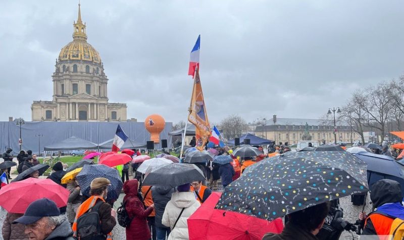 Demonstracije u Parizu - Francuzi NE ŽELE da ratuju u Ukrajini