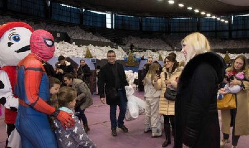 Podela novogodišnjih paketića najmlađim Novobeograđanima