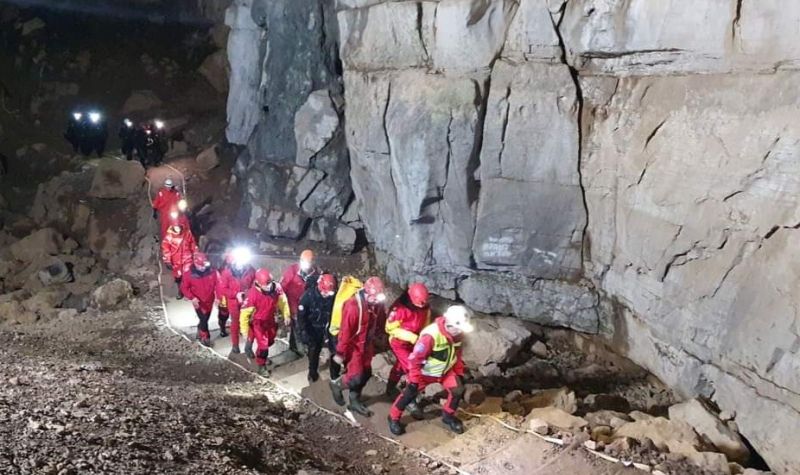 ZAROBLJENI u pećini SPASENI! Spasioci evakuisali pet osoba koje od subote nisu mogle da izađu iz Križne jame