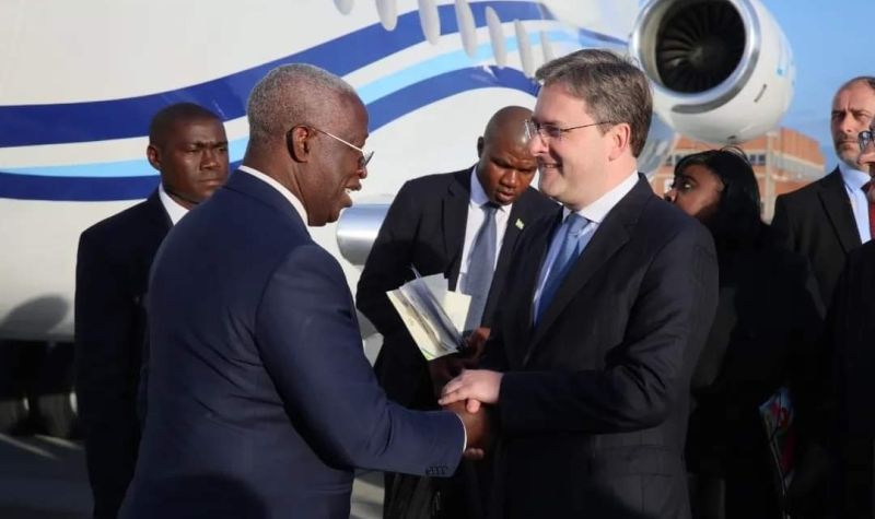 Ministar Selaković dočekao na aerodromu premijera Gabona
