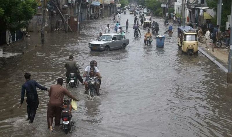 Od posledica obilnih padavina u Pakistanu STRADALO na desetine ljudi