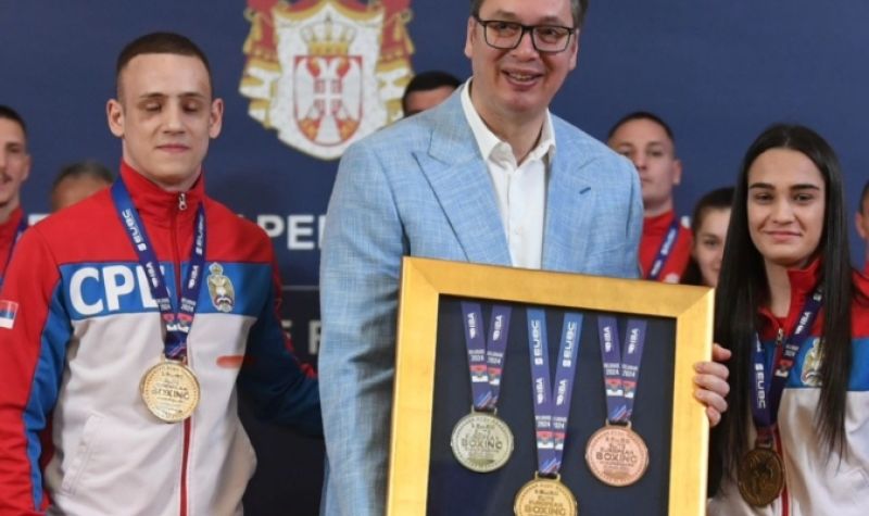 Predsednik Vučić primio osvajače medalja sa EP u boksu