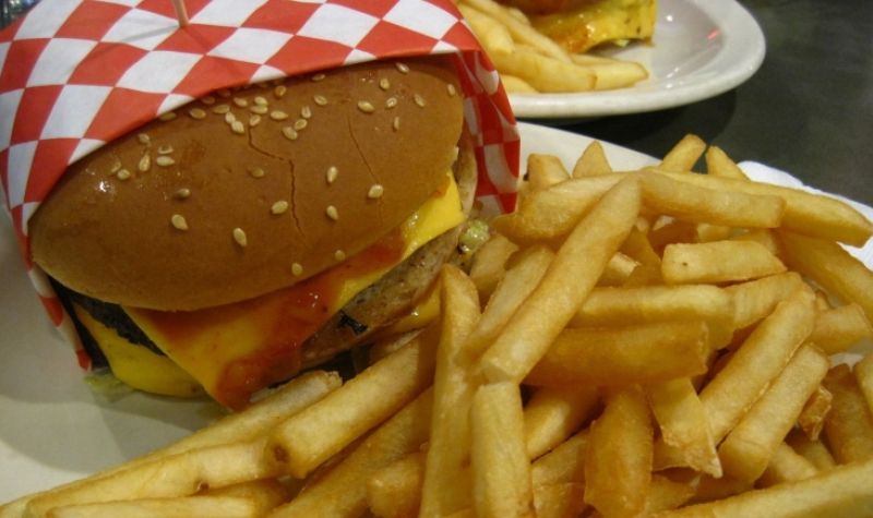 NJUJORČANIN TUŽIO MEKDONALDS tvrdeći da je hamburger manji nego na reklami