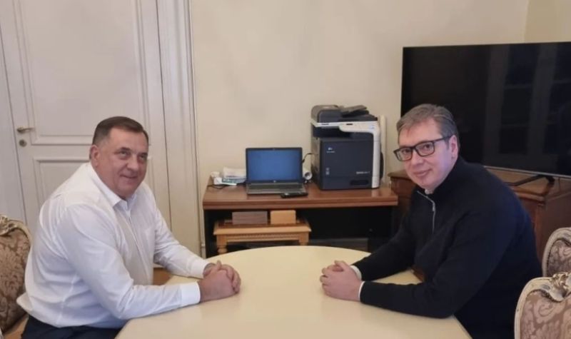 NEFORMALNI SASTANAK Vučića i Dodika: Evo o čemu su pričali i šta je bilo na stolu