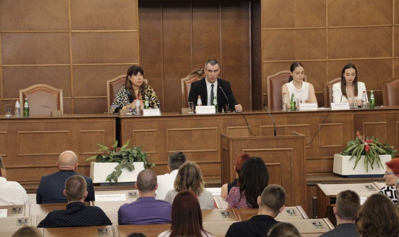 Orlić PREKINUO sednicu Skupštine, pozvao šefove poslaničkih grupa na konsultacije