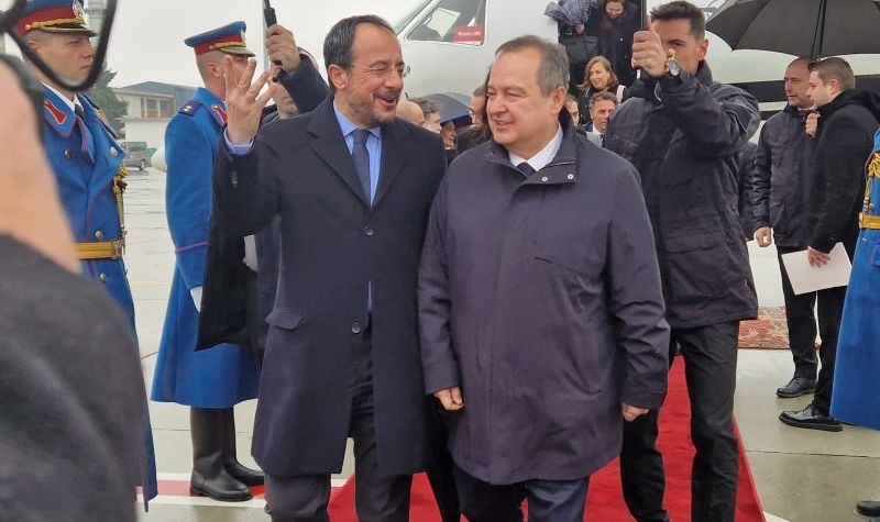 Dačić dočekao predsednika Kipra na beogradskom aerodromu