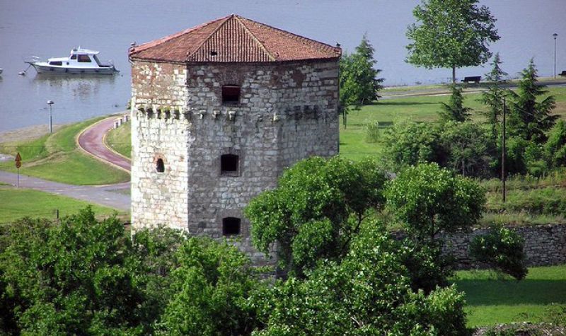 APEL građanima da izmeste svoja vozila iz zone Kule Nebojša