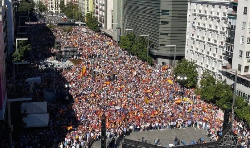 Protest DESETINA HILJADA Španaca protiv plana za AMNESTIJU katalonskih separatista
