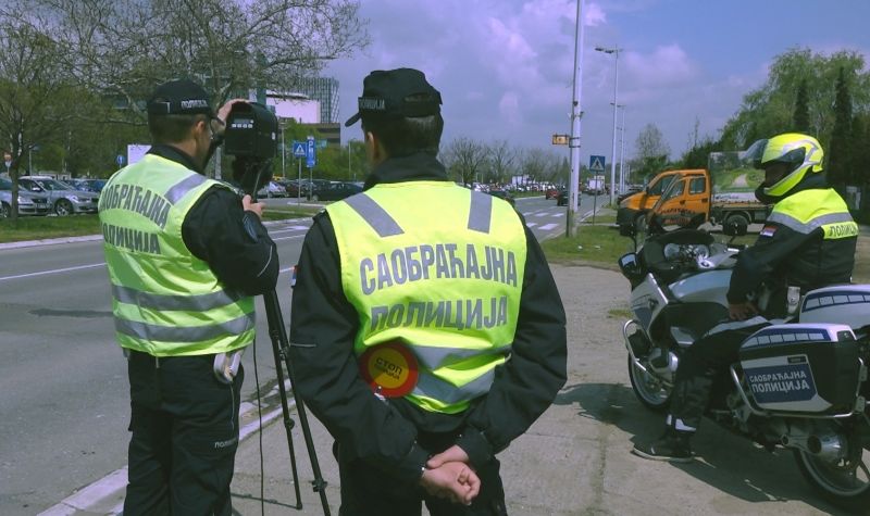 APEL Uprave saobraćajne policije: Pešaci GINU, vozači da POVEĆAJU OPREZ