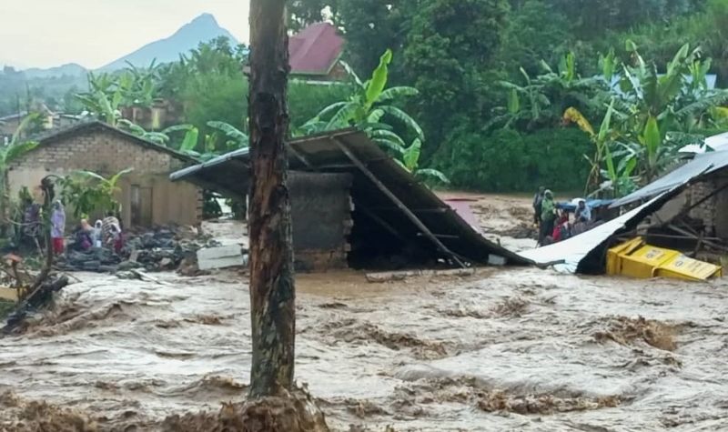 U poplavama u Ruandi stradalo oko 130 ljudi