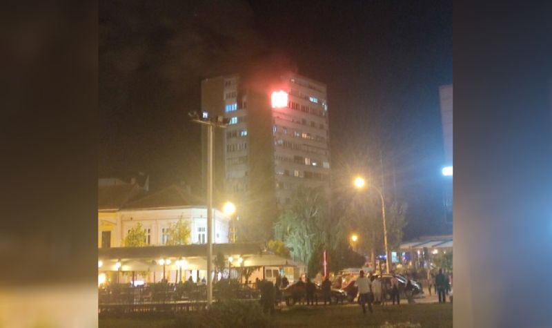 Požar u Kragujevcu - zapalio se soliter u centru grada (VIDEO)