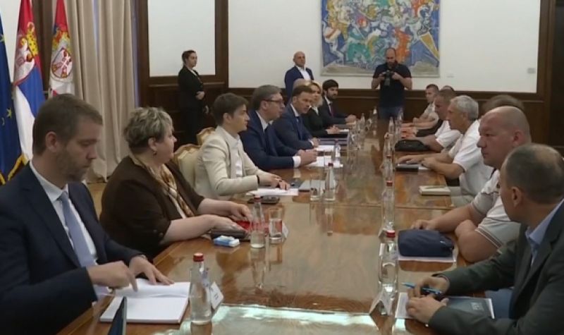 Vučić: Izašli smo u susret velikom delu zahteva radnika “Fiata“ – Sindikalci: Dogovorili smo i veće otpremnine