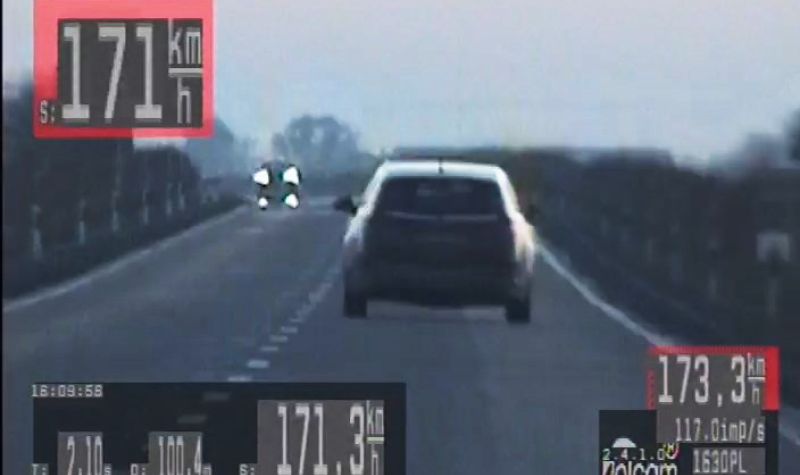 Presretač zaustavio vozača sa 171 km/h: U vozilu supruga i troje dece