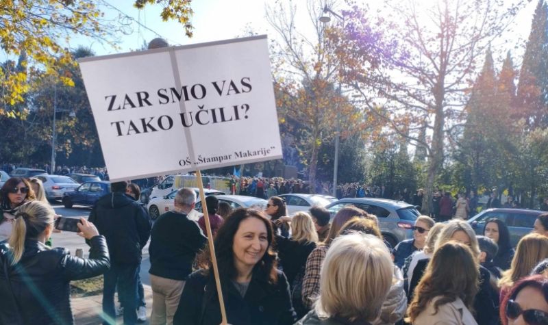 Održan protest prosvetara ispred Skupštine Crne Gore