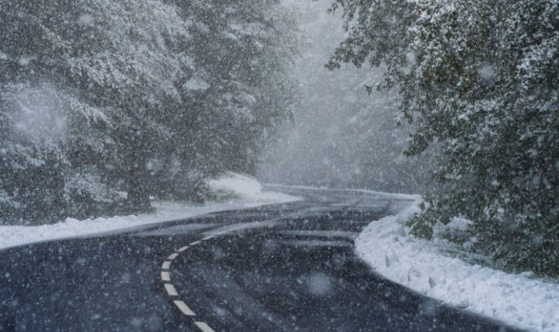 Hladno vreme i sneg otežavaju vožnju, OPASNOST od odrona na putevima