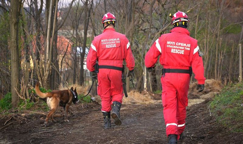 Dva specijalistička tima za spasavanje iz ruševina stigla u Banjsko Polje