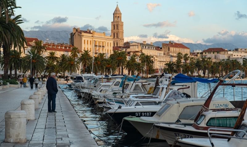 Policija privela više od 100 navijača
