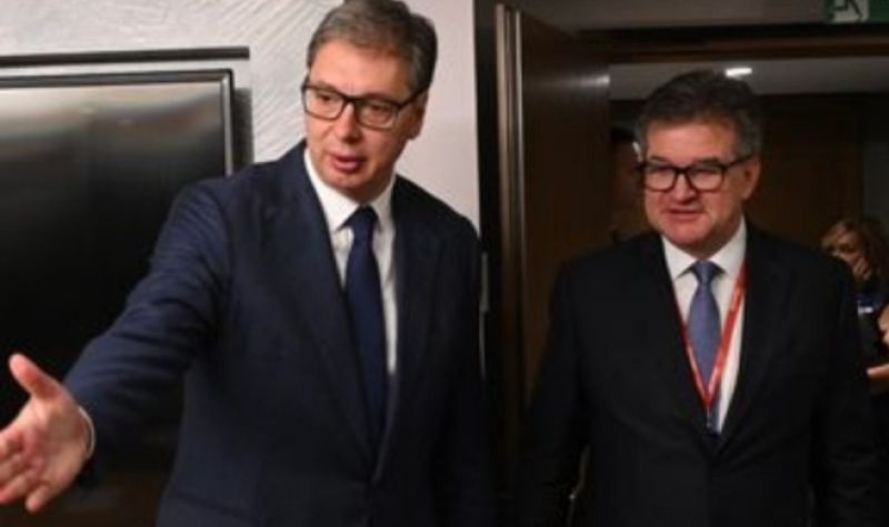 Vučić od Lajčaka zatražio konkretnu reakciju EU i zaštitu Srba