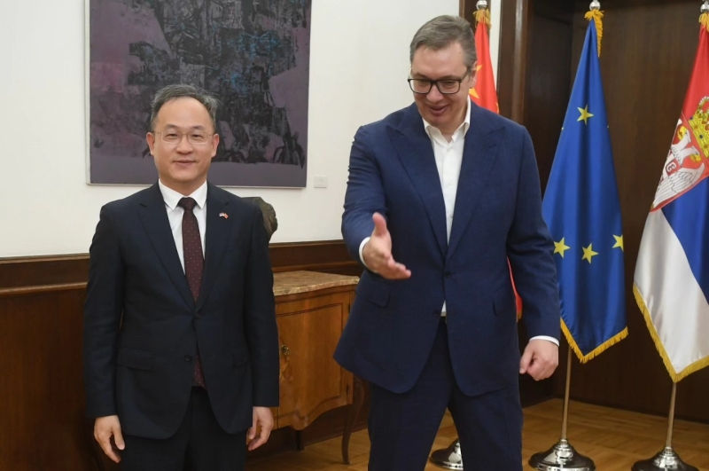 Vučić se sastao sa ambasadorom NR Kine