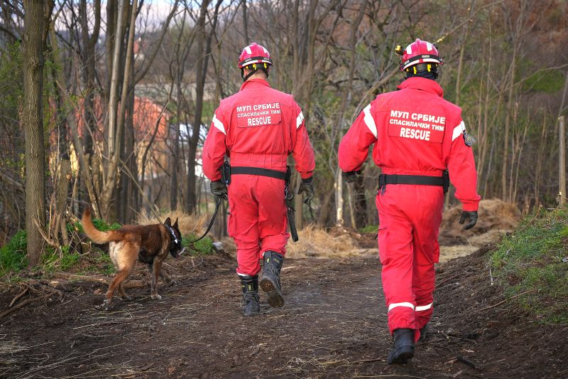 Dva specijalistička tima za spasavanje iz ruševina stigla u Banjsko Polje